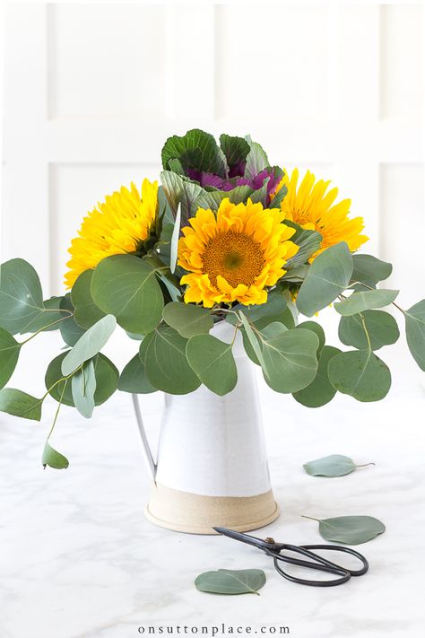 When sunflower season arrives, make long lasting arrangements that add color and charm to your home. Use this easy tutorial that anyone can do. #sunflowers #sunflowerarrangement #sunflowercenterpiece Sunflower Arrangement, Sunflower Season, Sunflower Centerpieces, Color Lessons, Sunflower Arrangements, Welcome To Home, Limelight Hydrangea, Thistlewood Farms, Farmhouse Pottery