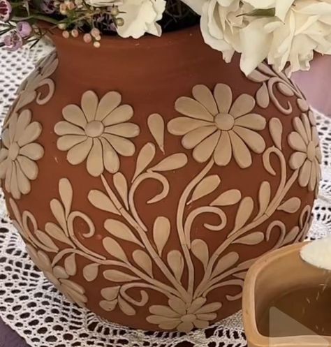 Mexican Clay Pots Centerpieces, Talavera Centerpiece, Mexican Clay Pots, Diy Rock Art, Mexican Home Decor, Boda Mexicana, Mexican Home, Talavera Pottery, Clay Pots