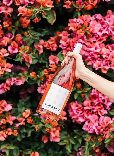 Our Summer Wine List - Inspired By This Winery Outfit Summer, Wine Bottle Photography, Outdoor Date, Glass Photography, Wine Photography, Summer Rolls, Summer Wines, Pink Wine, Summer Water