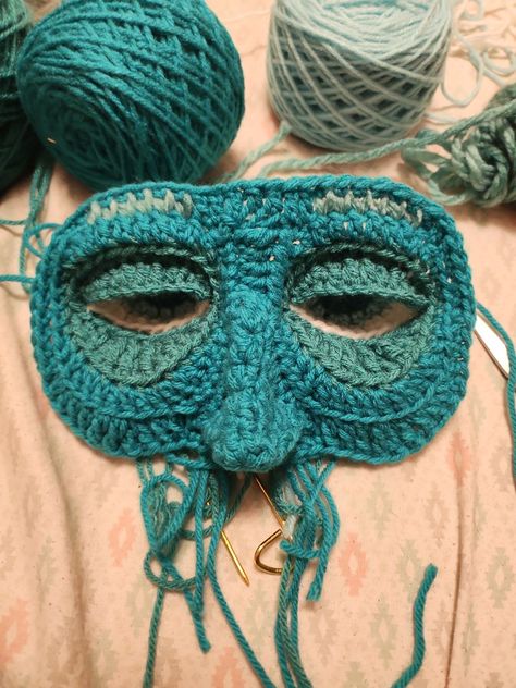 Freeform crochet, acrylic yarn. @king_crabigail on instagram. Go to my insta pls! Freeform Crochet Portrait, Cool Crochet Designs, Freeform Crochet Art, Crazy Crochet Ideas, Freeform Crochet Top, Trans Crochet, Cursed Crochet, Freeform Crochet Patterns Free, Acrylic Yarn Crochet Projects