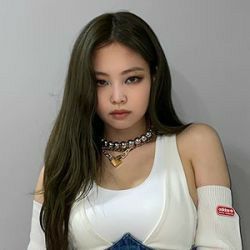 He He, Angry Face, Girl M, Latest Instagram, Nursing Clothes, Long Wavy Hair, Blackpink Jennie, Down Hairstyles, Sporty Style