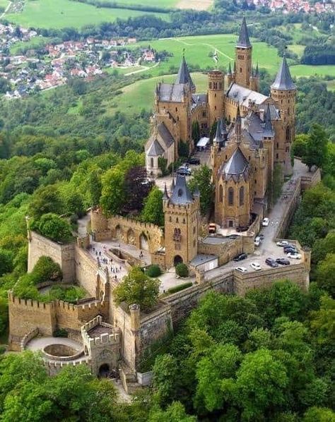 Castle In Germany, Castle Exterior, Hohenzollern Castle, Castle Aesthetic, European Castles, Germany Castles, Neuschwanstein Castle, Castle Designs, Castle House