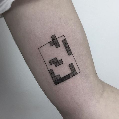 Minimalist Tetris tattoo on the arm Tetris Tattoo, Pixel Tattoo, Written On The Body, Gamer Tattoos, Geek Tattoo, Hand Poked Tattoo, Gaming Tattoo, Poke Tattoo, Hand Poke