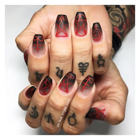 Instagram: “❤️ @shelleybrien” Gothic Nail Art, Scary Nails, Fall Manicure, Fall Nail Art Designs, Gothic Nails, Goth Nails, Redhead Beauty, Dark Nails, Summer Acrylic Nails