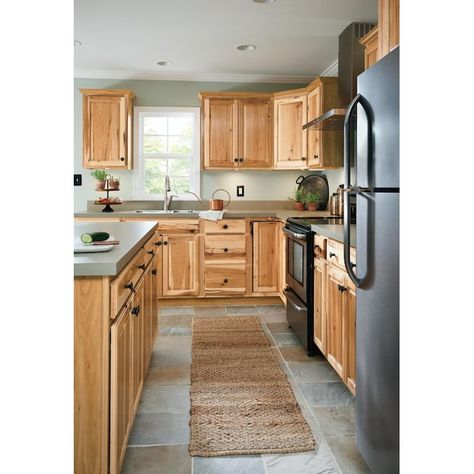 Remodeling House, Hickory Kitchen Cabinets, Ranch Houses, Hickory Kitchen, Stock Kitchen Cabinets, Moms Kitchen, Stock Cabinets, Kitchen Renovations, Interior Minimalista