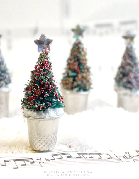 Thimble Christmas Tree, Thimble Art, Retreat Gifts, Spool Crafts, Quilted Ornaments, Starry Nights, Little Christmas Trees, Handmade Christmas Decorations, Bottle Brush Trees