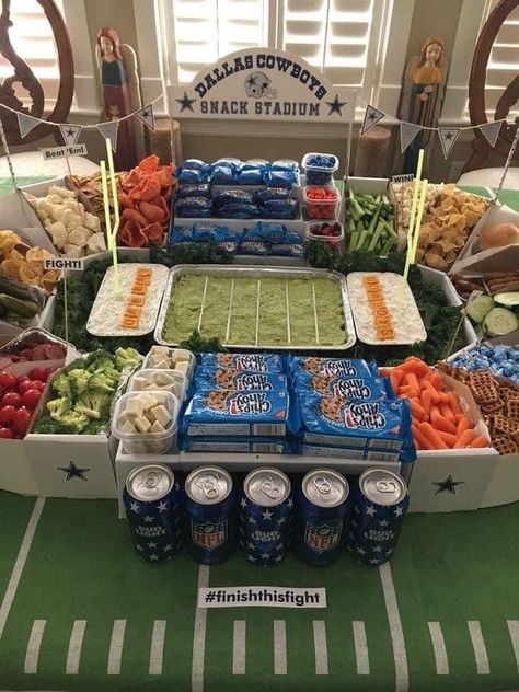 Host Superbowl Party, Football Food Stadium, Football Birthday Party Food, Football Themed Snacks, Super Bowl Party Food Ideas, Stadium Food, Birthday Party Food Ideas, Gameday Party, Snack Stadium