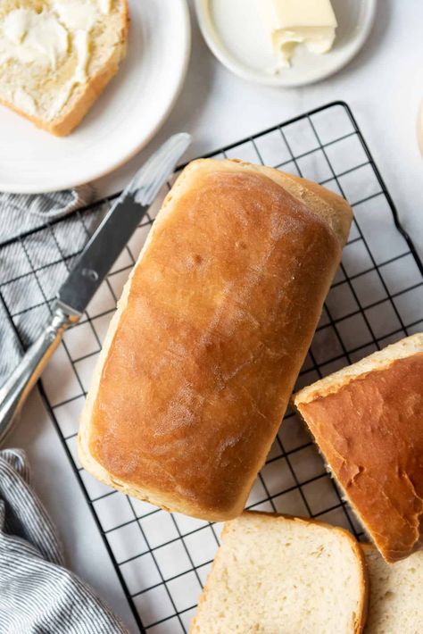 This easy Amish White Bread recipe makes a slightly sweet, soft & tender loaf that so much much better and fresher than picking up a loaf of bread at the store. It's the perfect homemade bread for sandwiches, toast, or just eaten piping hot from the oven slathered with butter and honey or jam! #bread #homemade #sandwich #white #Amish #best #easy #beginner #yeast #amishwhitebread Amish White Bread Recipe, Jam Bread, Bread For Sandwiches, Loaf Bread Recipe, Amish White Bread, Amish Bread, Sandwich Loaf, Homemade Sandwich, White Bread Recipe