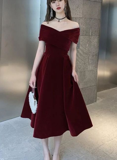 Red Dresses Knee Length, Elaborate Dresses, Red Velvet Cocktail, Wine Red Bridesmaid Dresses, Wine Red Dress, Sweetheart Bridesmaids Dresses, Velvet Bridesmaid Dresses, Velvet Cocktail Dress, Red Velvet Dress