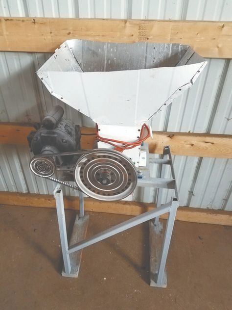 Diy Grain Mill, Grain Mill Diy, Growing Grains, Chicken Feed Diy, Goat Feed, Chicken Coupe, Goats And Chickens, Corn Sheller, Homestead Diy