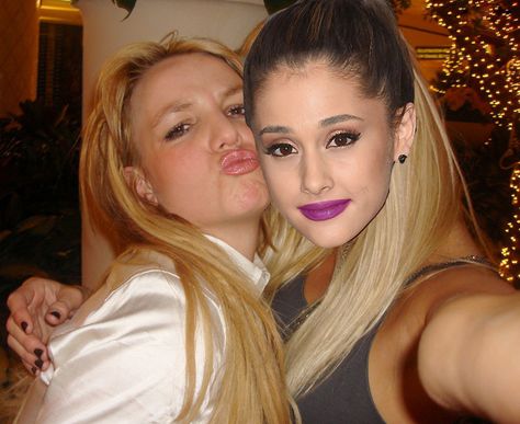 ariana-grande-selfie-britney-spears Paris Hilton 2000s Iconic, Ariana Grande Selfie, Paris Hilton 2000s, Mtv Shows, Siesta Key, Bff Goals, Pink Girly Things, A Paris, Reality Tv Shows