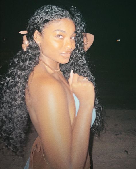 Beach At Night Pictures, Beach Photos At Night Ideas, Night Pictures At The Beach, Beach Pictures Black Women Night, Carribean Photoshoot, Nightime Beach Pics, Beach Pictures Poses Instagram Night, Night Beach Pics With Flash, Night Beach Shoot