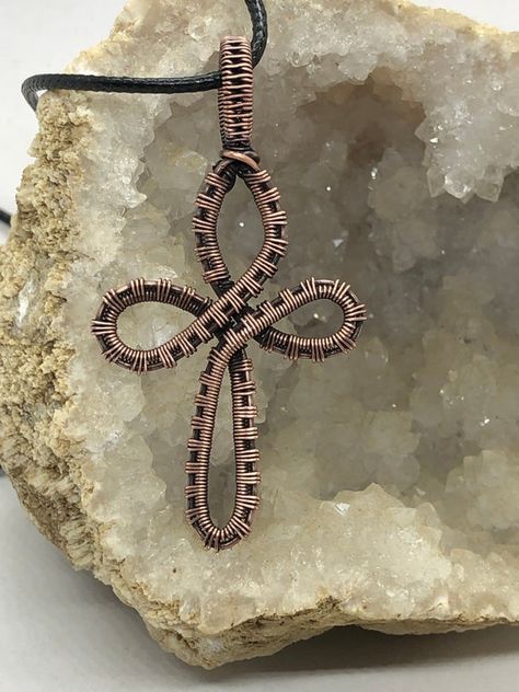 Celtic Knot Cross, Wire Crosses, Corded Necklace, Wire Wrap Jewelry Designs, Wire Wrapped Jewelry Diy, Cross Crafts, Wire Jewelry Designs, Handmade Wire Jewelry, Celtic Cross