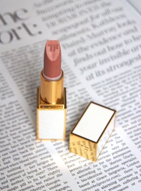 Perfect Nude Lipstick, Lipstick Ad, Flatlay Makeup, Sheer Lipstick, Holiday Gift List, Natural Lip Colors, Iphone 1, Cosmetics Photography, Beauty Products Photography