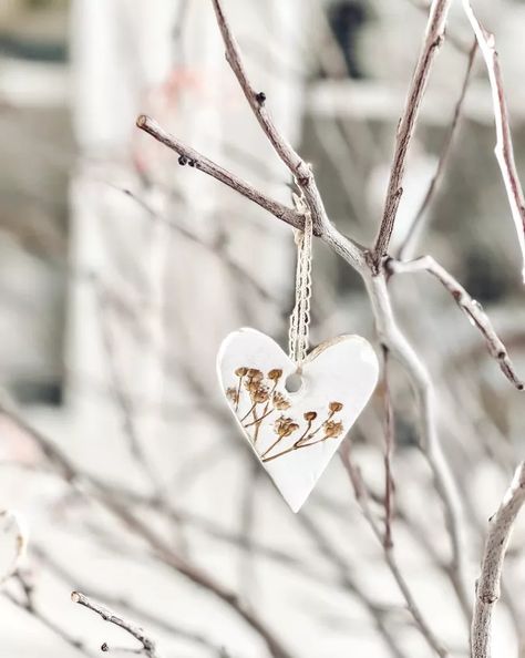 DIY Clay Hearts With Flower Imprints | Hometalk Flower Arrangements Diy Vase, Clay Hearts, Heart Place, Heart Diy, Air Dry Clay Projects, Valentines Decor, Heart Shaped Cookies, Paper Mache Art, Valentine Projects