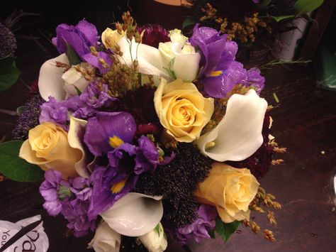 Purple and gold bouquet Purple And Gold Flower Arrangements, Purple And Gold Bouquet, Purple Centerpieces, Purple And Gold Wedding, Gold Bouquet, Purple Wedding Theme, Purple Bouquet, Gold And Purple, Wedding Floral Centerpieces