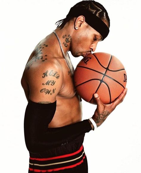 Allen Iverson The Answer, Girls Basketball Shoes, Street Basketball, Nba Basketball Art, Basketball Systems, Basketball Tips, Basketball Skills, Basketball Photography, Nba Pictures