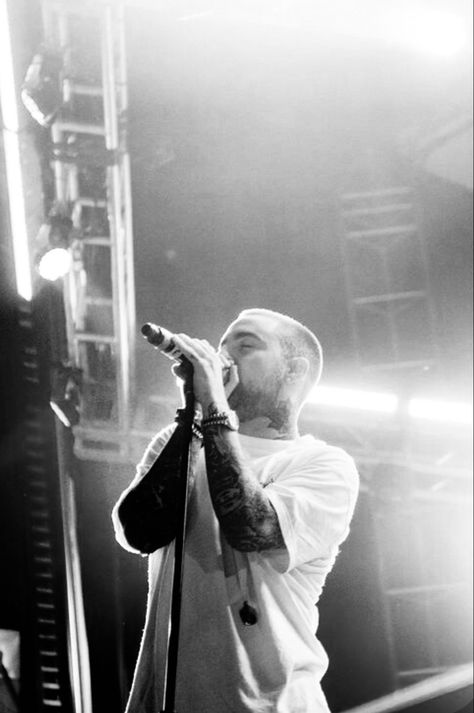 Mac Miller Black And White, Spotify Collage, Mac Miller Concert, Mac Miller Aesthetic, Mac Miller Wallpaper, Larry Fisherman, Mac Angel, Mac Miller Albums, Stage Photography