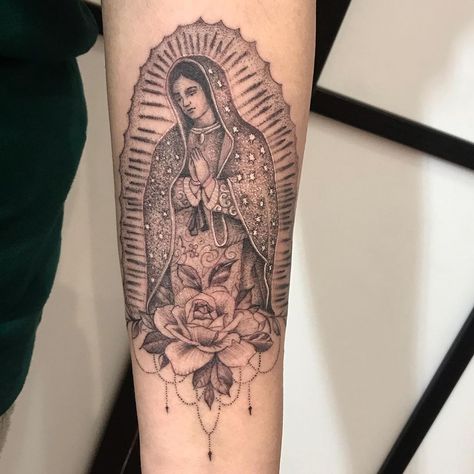 Guadalupe Tattoo, Mary Tattoo, Hand And Finger Tattoos, Cute Hand Tattoos, Pretty Hand Tattoos, Tasteful Tattoos, Red Ink Tattoos, Pretty Tattoos For Women, Dope Tattoos For Women