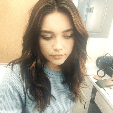 Florence Pugh Icons, Florence Pugh, Florence, Pretty People, Long Hair, Long Hair Styles, Celebrities, Hair, Quick Saves