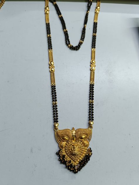 Long Black Beads Chain Indian Gold, Long Chain Designs Gold, Thali Chain Designs Gold, Chain Designs Gold, Traditional Mangalsutra, Thali Chain, Black Bread, Ceremony Outfit, Fashion Jewelry Necklaces Gold