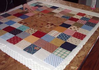 How to put a quilt together and machine quilt the top. Machine Quilting Tutorial, Quilting Tutorial, Quilting 101, Quilting Videos, Picture Quilts, Sewing Stitches, Memory Quilt, How To Finish A Quilt, Quilting Techniques