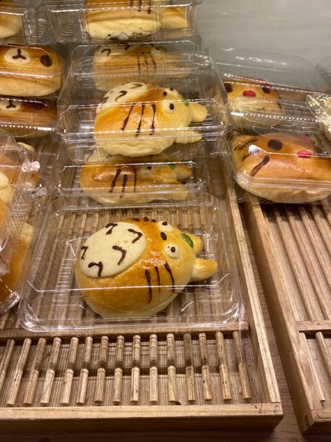 Studio Ghibli Pastries, Cute Pastries, Totoro Food, Animal Themed Food, Kawaii Cooking, Cute Baking, Cute Snacks, Edible Food, Delicious Snacks Recipes