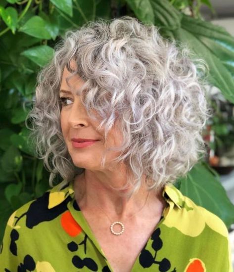 Over 40 Perm Lob for Gray Hair Loose Perm Short Hair, Loose Perm, Curly Perm, Loose Curls Hairstyles, Short Permed Hair, Grey Hair Over 50, Grey Curly Hair, Penteado Cabelo Curto, 짧은 머리