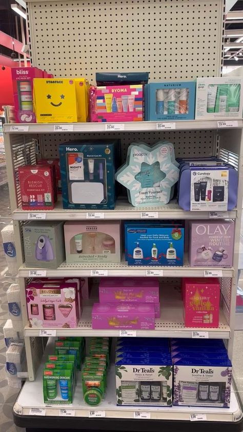 Shop beauty gift sets at Target, for the perfect holiday gift! Beauty Gift Ideas, Preppy Gifts, Beauty Products Gifts, Preppy Christmas, Target Gifts, Basic Skin Care Routine, Estilo Taylor Swift, Shower Skin Care, Perfect Skin Care Routine