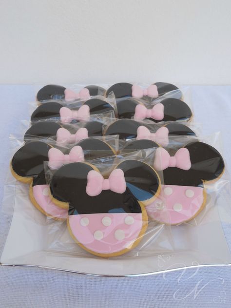 Minnie Mouse Biscuits, Minnie And Mickey Cookies, Minnie Birthday Cookies, Mickey Cupcake Cake, Minnie Mouse Cookies 3rd Birthday, 2nd Birthday Party Minnie Mouse, Mini Mouse Birthday Ideas, Mini Mouse Birthday Cakes Ideas, Mini Mouse Birthday Food Ideas