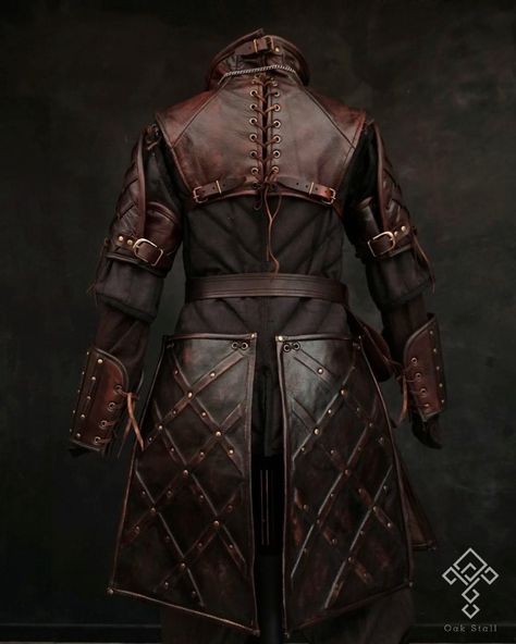 Steampunk Leather Armor, Witcher Armor Cosplay, Fantasy Armor Leather, Leather Armor Reference Drawing, Leather Armour Male Concept Art, Leather Armor Dnd Male, Leather Fantasy Outfit, Gambison Medieval, Studded Leather Armor Dnd