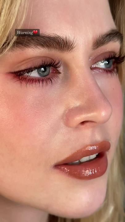 Simple Burgundy Makeup, Makeup Ideas Hazel Eyes, Hazel Eyes Makeup Looks, Red Waterline Makeup, Best Eyeshadow For Hazel Eyes, Makeup Rojo, Hazel Eyes Makeup, Eyeshadow For Hazel Eyes, Lovely Makeup