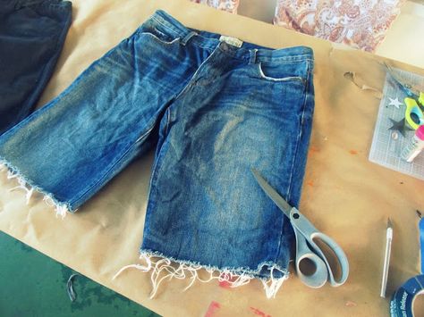 WobiSobi: Cut off Denim, Distressed Shorts, DIY Making Jean Shorts, Diy Cutoffs, Diy Denim Shorts, Ripped Bermuda Shorts, Diy Jean Shorts, Diy Distressed Jeans, Cut Jean Shorts, How To Make Jeans, Diy Ripped Jeans