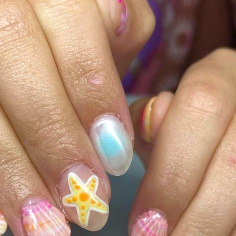 Kate French | Nail Artist on Instagram: "bringing a piece of summer back to school🌺🪼🪸🐠🐚 • • inspo - @polishedbypais 💕 • • #nailsnailsnails #nailtech #nailart #nails #nailsofinstagram #summernails #nailsforyou #boycottboringnails #yummynails #beachnails #nailinspiration #nailinspo #shellnails #starfishnails #tropicalnails #vacationnails #augustnails" Fish Nails, T Bo, August Nails, Tropical Nails, French Nail, Vacation Nails, Beach Nails, Artist On Instagram, Nail Artist