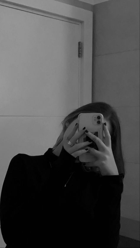 In Front Of Mirror, Profile Ideas, Chamber Of Secrets, Aesthetic Photos, Cool Girl, Mirror Selfie, Black White, Mirror, White