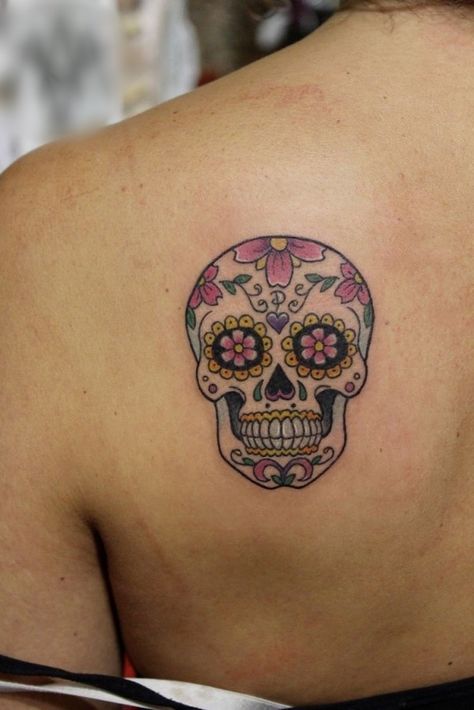 Mexican Skull Tattoos, Candy Skull Tattoo, Skull Tattoo Flowers, Tato Paha, Feminine Skull Tattoos, Skull Rose Tattoos, Catrina Tattoo, Tattoo Thigh, Candy Skull