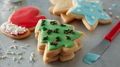 Easy Christmas Sugar Cookie Cutouts Betty Crocker Sugar Cookie, Sugar Cookie Cutout Recipe, Christmas Sugar Cookies Easy, Decorated Christmas Cookies, Christmas Cutout Cookies, Cut Out Cookie Recipe, Sugar Cookie Mix, Cutout Cookies, Christmas Cookies Easy