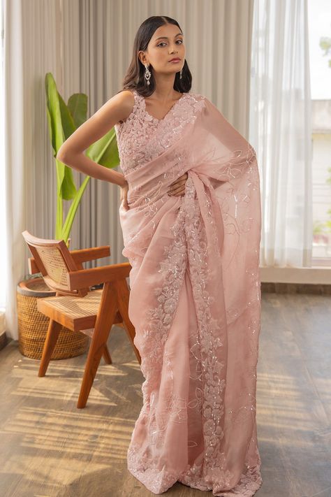 Sarees For Girls, Simple Saree Designs, Fancy Sarees Party Wear, Modern Saree, Indian Fashion Saree, Saree Designs Party Wear, Indian Dresses Traditional, Traditional Indian Outfits, Embroidered Saree