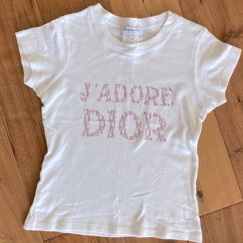 Dior Tshirt, Dior Clothes, J Adore Dior, Dior T Shirt, White Cotton Top, Dior Top, Dior Shirt, Stockholm Fashion, Miss Dior