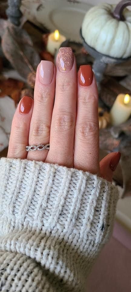 Sns Autumn Nails, Autumnal Nails Gel, Autumn Shellac Nails, Autumn Gel Nails Short, Autumn Nails Ideas Simple, Short Gel Nails Autumn, Simple Autumn Nails Short, Autumn Inspired Nails, Fall Nail Ideas Simple