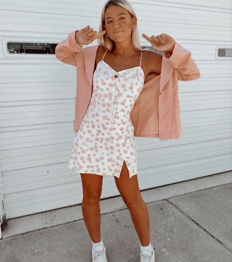 Girly Style Outfits, Trendy Girls Outfits, Girly Girl Outfits, Look Retro, Cooler Look, Trendy Summer Outfits, Winter Trends, Mode Inspo