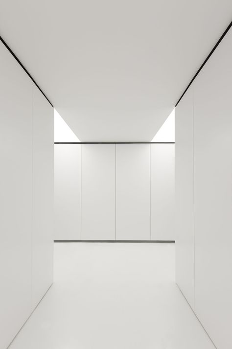 Modern Corridor, Fran Silvestre, Corridor Design, Corridor Lighting, Minimal Architecture, Empty Room, Minimalism Interior, Instagram Reels, Exhibition Space