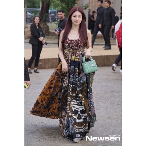 Bae Suzy Outfits, Suzy Outfits, Suzy Bae, Outfits Dress, Korean Birthday, Bae Suzy, Korean Actresses, Recent News, People Standing