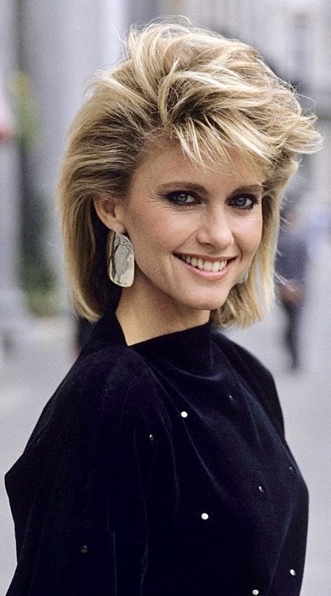 Olivia Newton John Hairstyles, Olivia Newton John Young, Olivia Newton John Grease, Olivia Newton Jones, Oliva Newton John, 80s Hairstyles, Vestiti In Jeans, Kelly Lebrock, Cambridge England