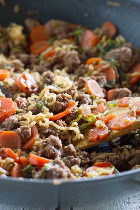 Beef Ramen Noodle Recipes, Beef Skillet, Taste And Tell, Ground Beef Stroganoff, Beef Enchiladas, Hamburger Recipes, Ramen Recipes, Beef Stroganoff, Beef Dishes