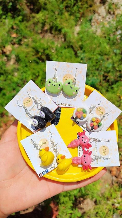 Aretes Aesthetic, Clay Earrings Diy, Crazy Earrings, Going To The Movies, Handmade Clay Jewelry, Clay Diy Projects, Tanah Liat, Polymer Clay Jewelry Diy, Cute Polymer Clay