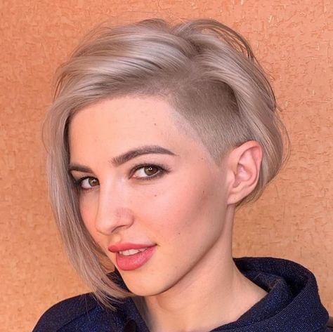 Pixie Bob with Shaved Undercut Short Bob With Undercut, Bob Lung, Undercut Bob Haircut, Shaved Bob, Undercut Bob, Shaved Undercut, Bob Hairstyles For Thick, Short Hair Undercut, Lob Hairstyle