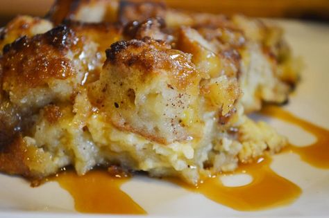 Cast Iron Bread Pudding with Maple Bourbon Glaze – Croix Valley Foods Creamy Corn Bread, Bourbon Bread Pudding, Easy Bread Pudding, Maple Bourbon Glaze, Cast Iron Bread, Puding Roti, Bread Pudding Easy, Baked French Toast Casserole, Grilled Desserts