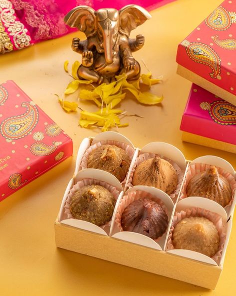 Ladoo Packing Ideas, Modak Sweet Photography, Diwali Campaign, Diwali Shoot, Diwali Aesthetic, Sweets Photography, Diwali Gift Box, Sweet Box Design, Diwali Photography