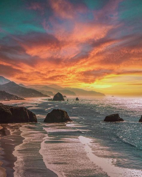 Visit Oregon, Cannon Beach Oregon, Galaxies Wallpaper, Pacific City, Beautiful Ocean Pictures, Sun Setting, Oregon Usa, Cannon Beach, Beautiful Ocean